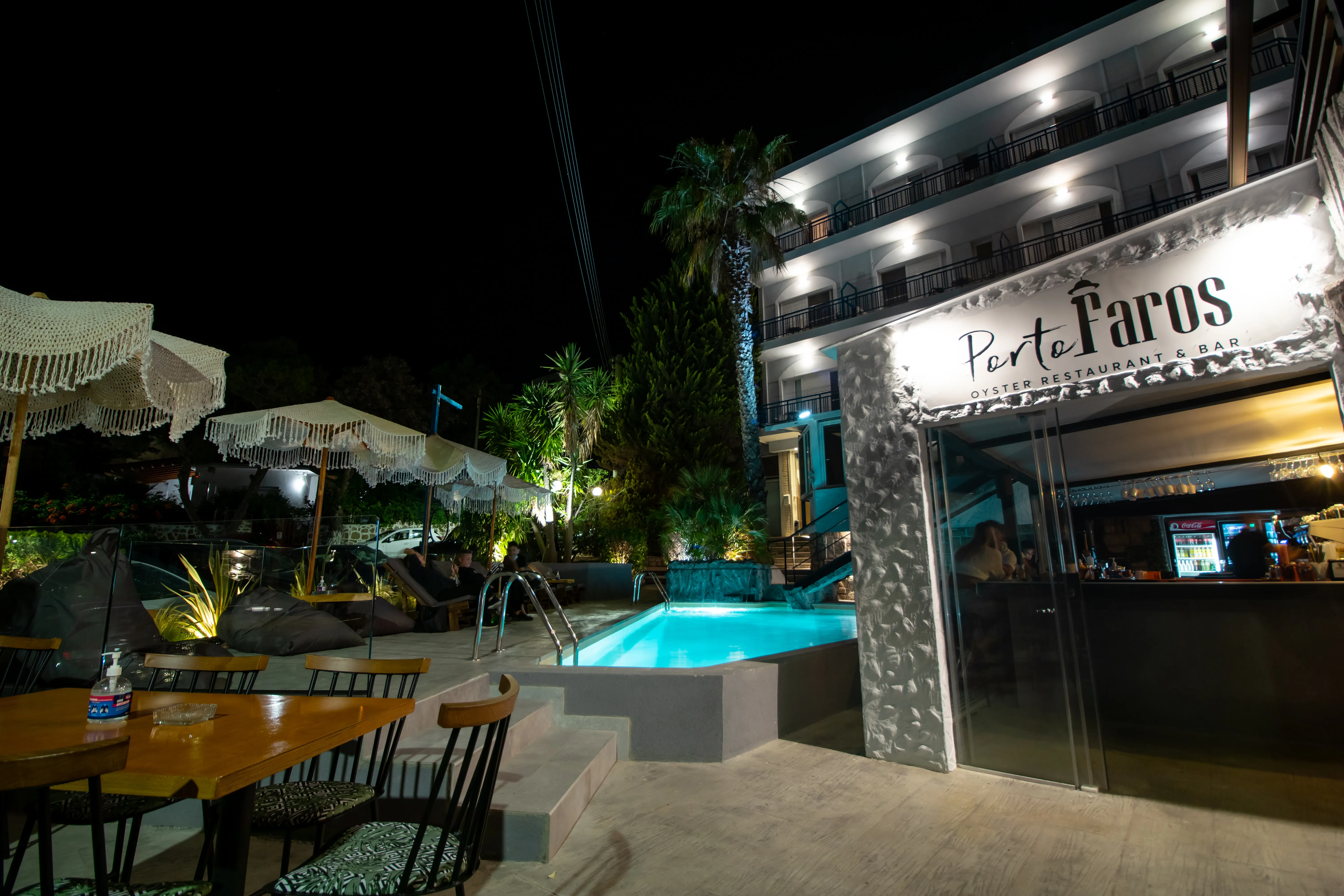 Cocktails au bord de la piscine Porto Rafti - Porto Faros 15